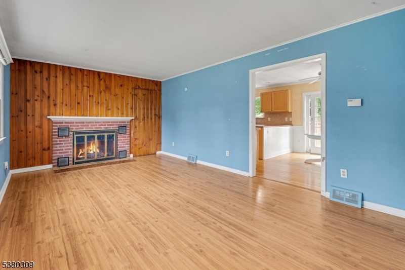 10 Emery Ave