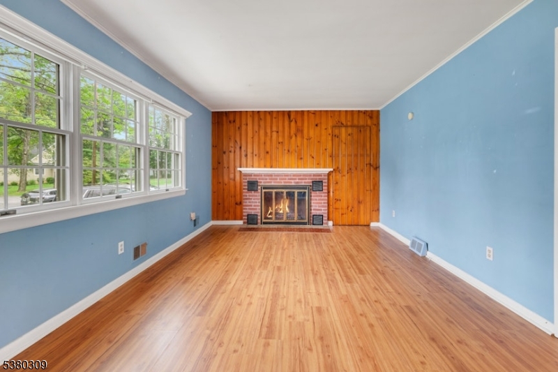 10 Emery Ave