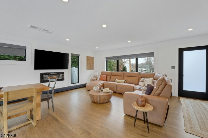 81 Pascack Ave