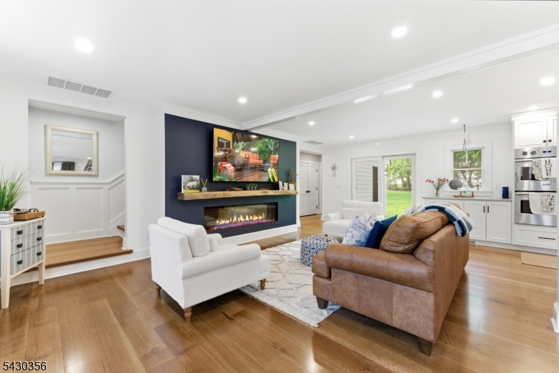 8 Longview Ave