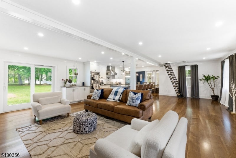 8 Longview Ave