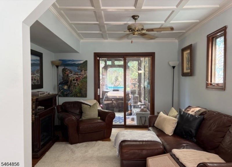 27 River Rd