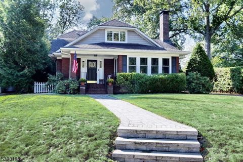 Photo of 472 Rock Rd, Glen Rock, NJ 07452 (MLS # 3991550)