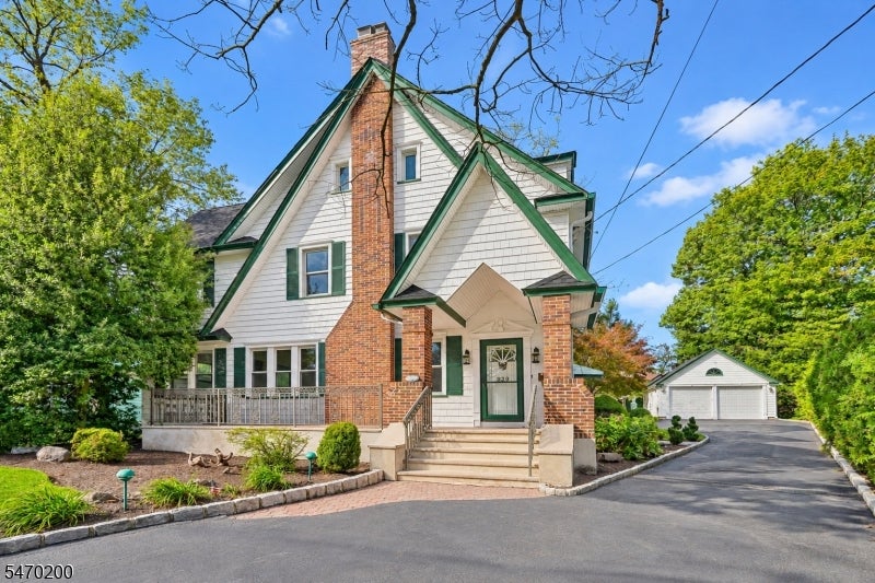 829 Mountain Ave