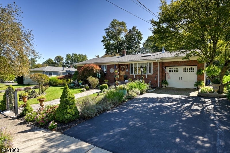 2 Armstrong Dr