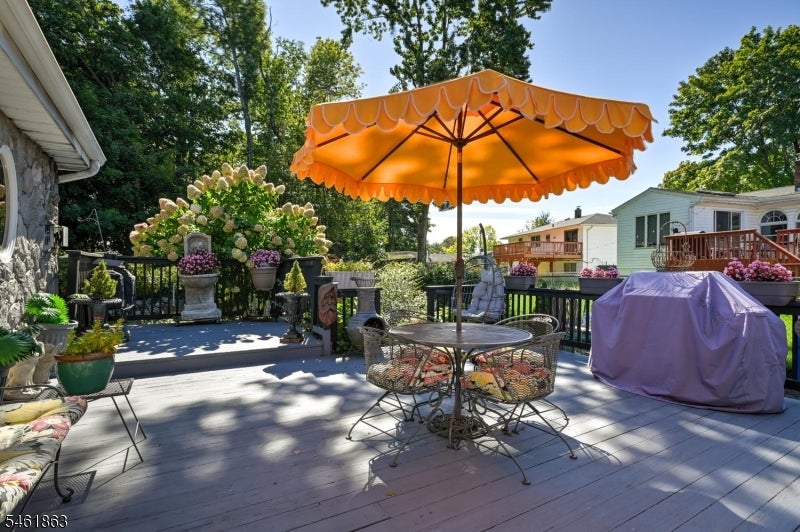 2 Armstrong Dr