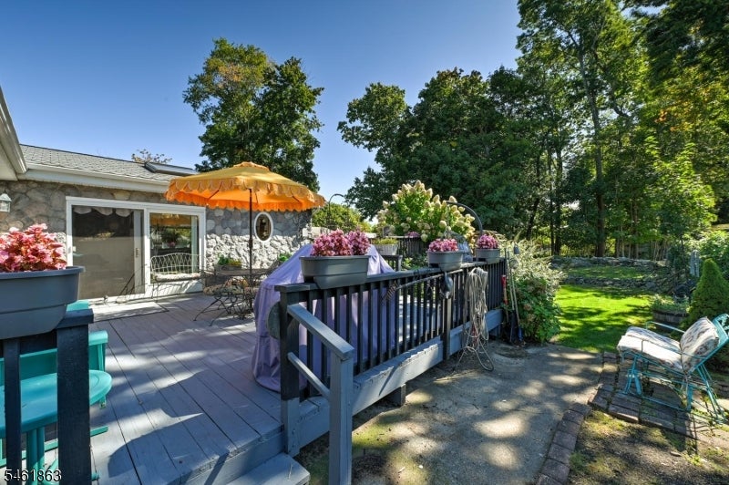 2 Armstrong Dr