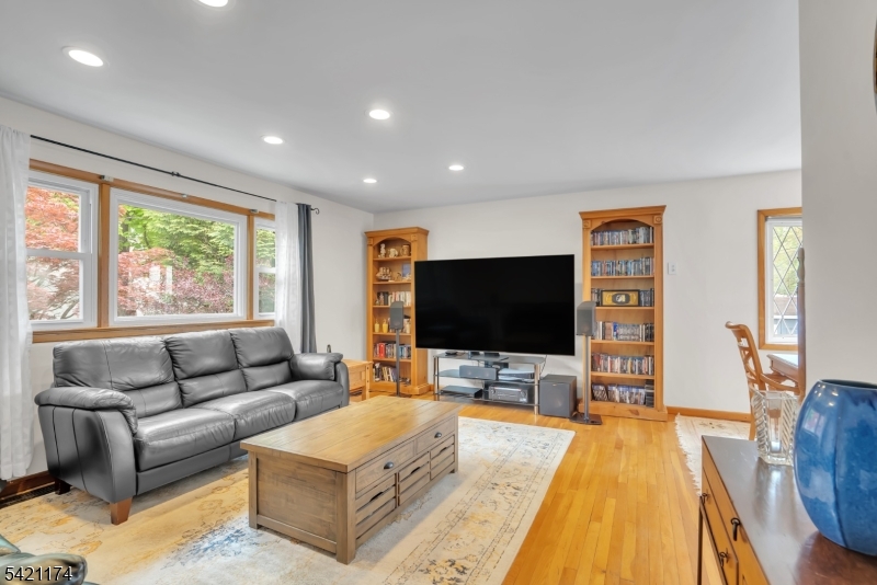 12 Stafford Dr
