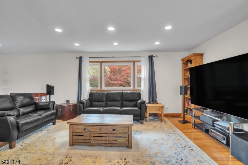 12 Stafford Dr