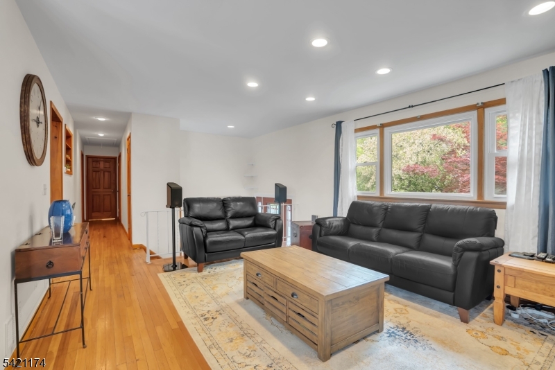 12 Stafford Dr