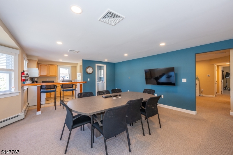 305 W Main St