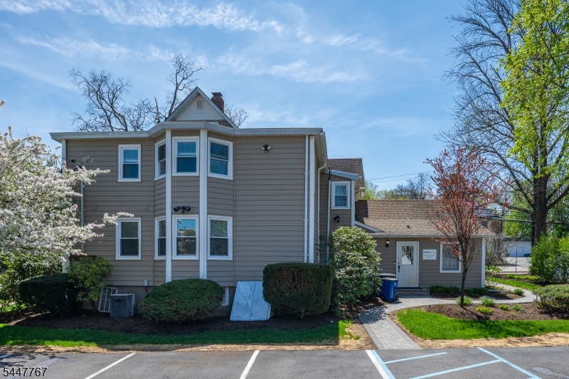 305 W Main St
