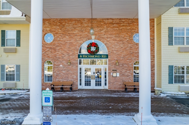 6411 Richmond Rd 411