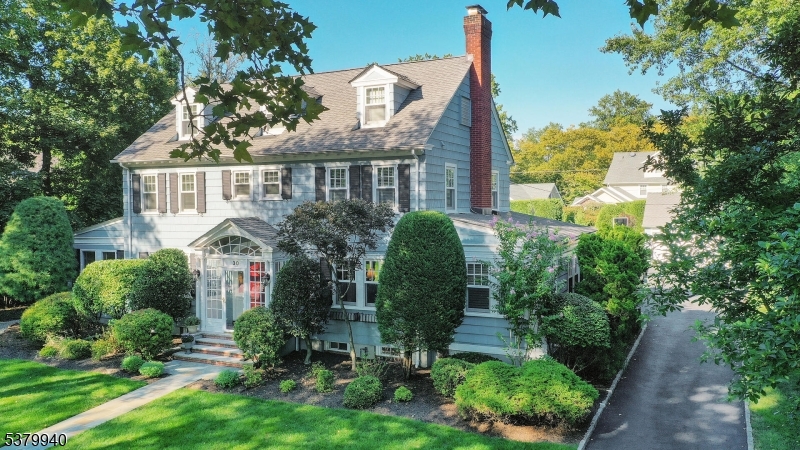 30 Stoneleigh Park