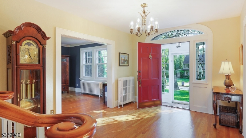 30 Stoneleigh Park