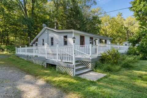 Photo of 14 Butlers Park Rd, Lebanon, NJ 07882 (MLS # 3995348)