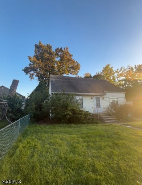 24-08 Arcadia Rd