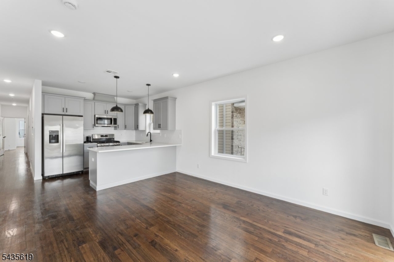 910 Bergen St 1