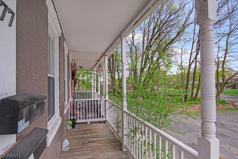 77 Brainard St