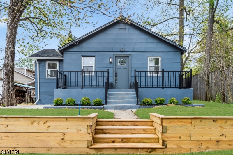 6 Passaic Dr