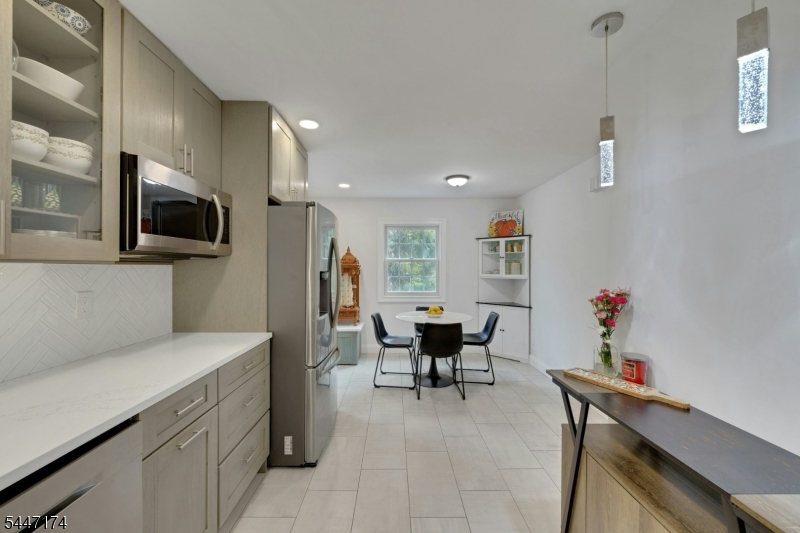9 Brookstone Cir