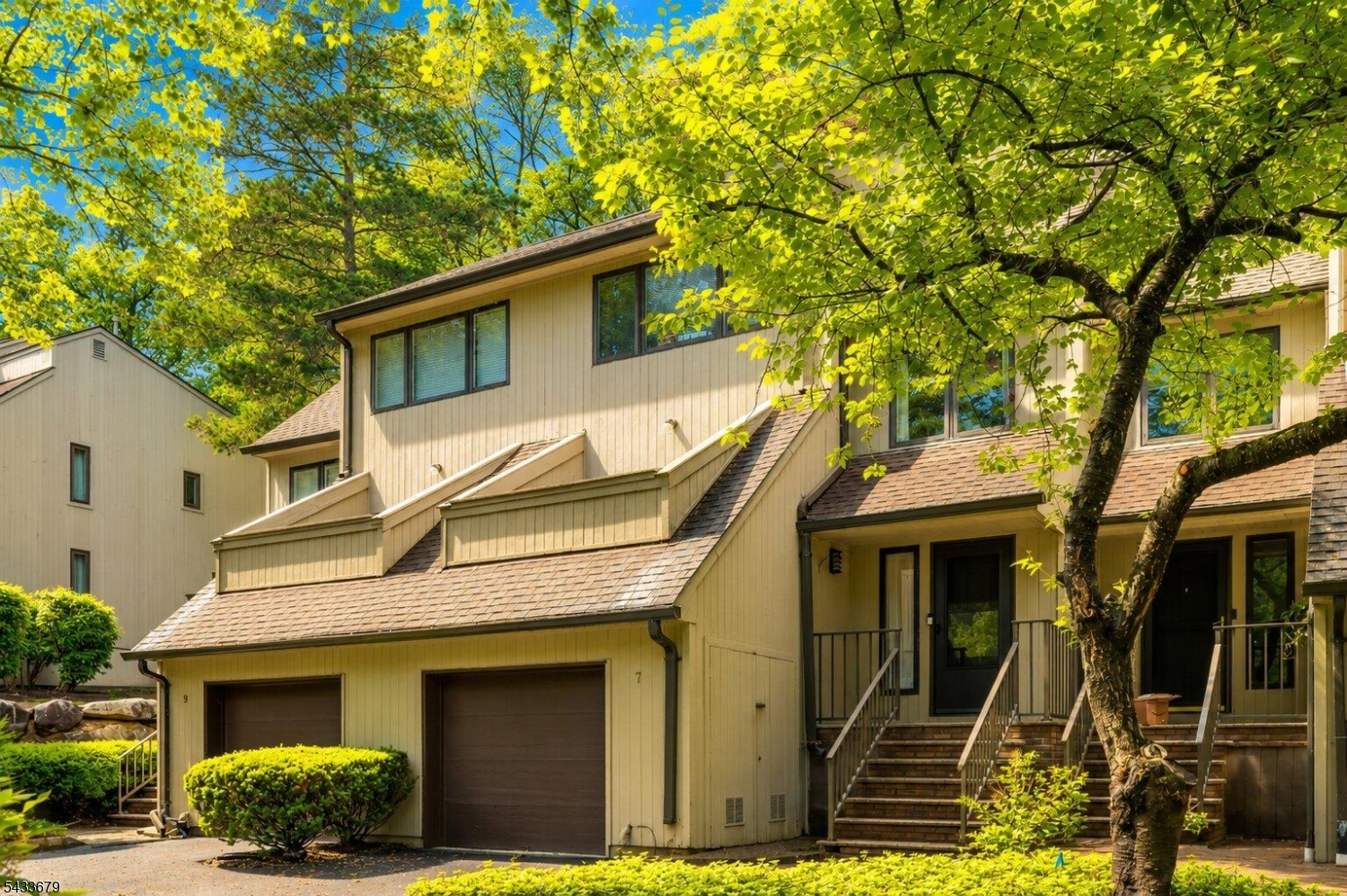 7 Newcastle Ct