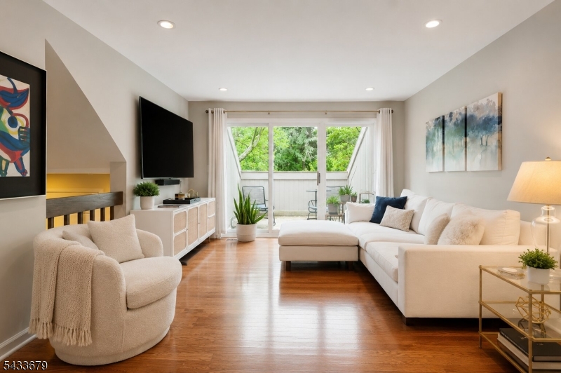 7 Newcastle Ct