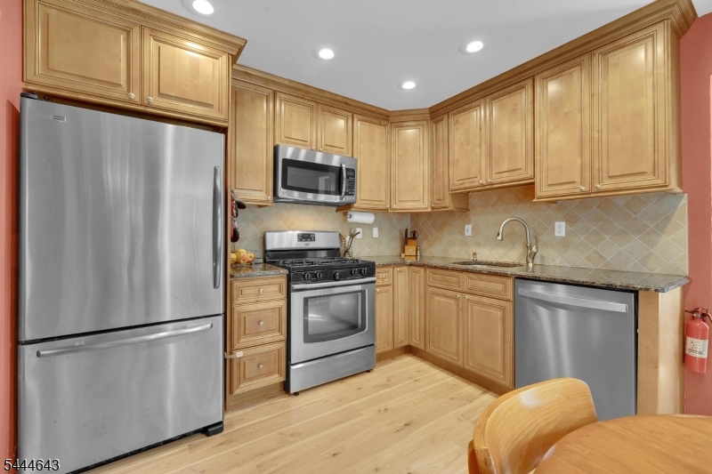 1430 Magnolia Ln