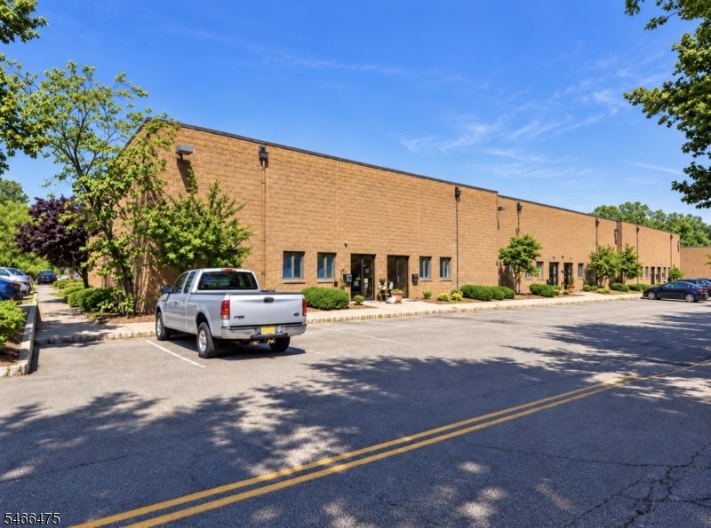 60 E Hanover Ave