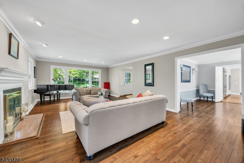 935 Minisink Way