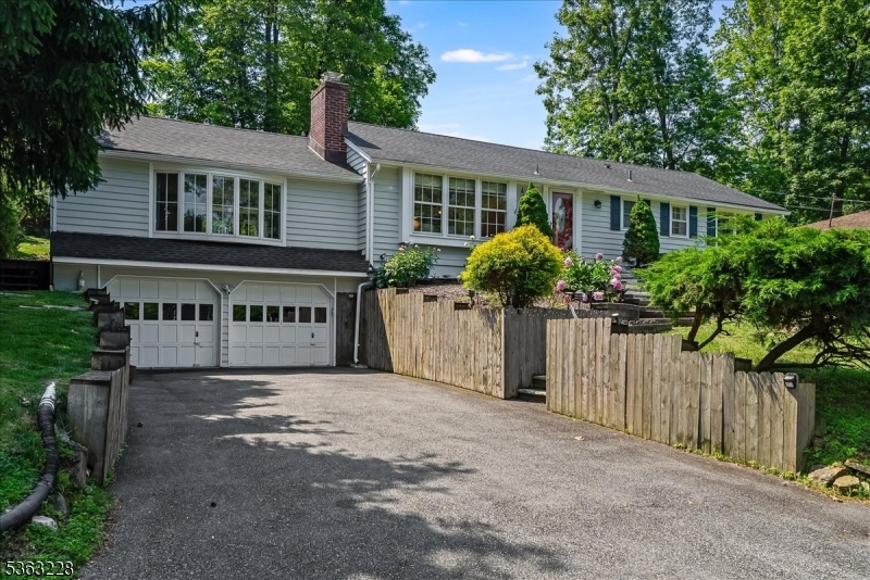 86 Summit Rd
