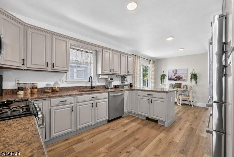 3 High View St