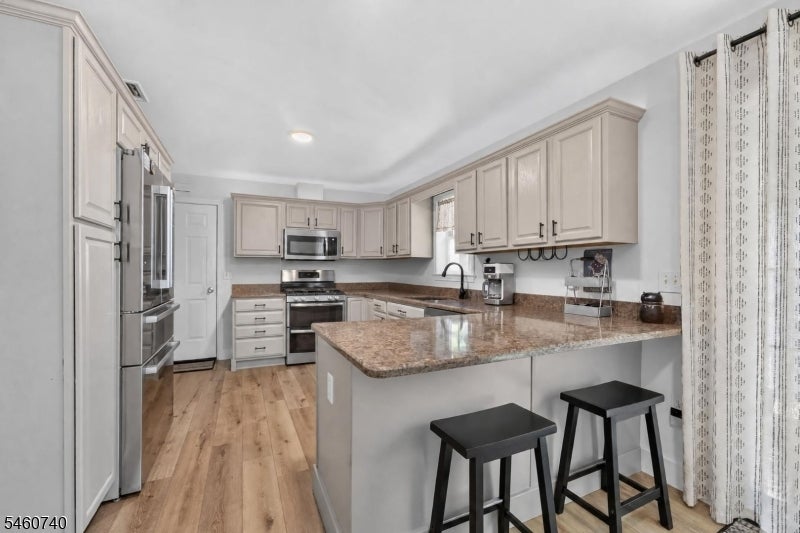 3 High View St