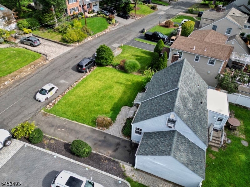 18 Hillcrest Dr