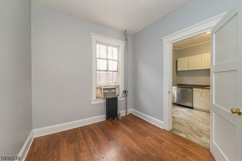 92 Mallory Ave FL1 Jersey City NJ 07304