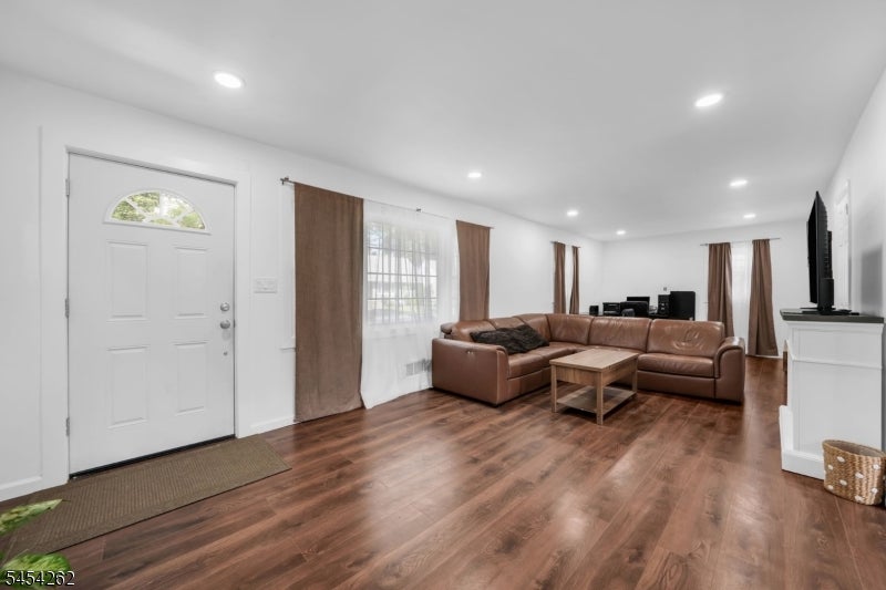 5 Briar Ln