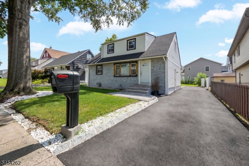 5 Briar Ln