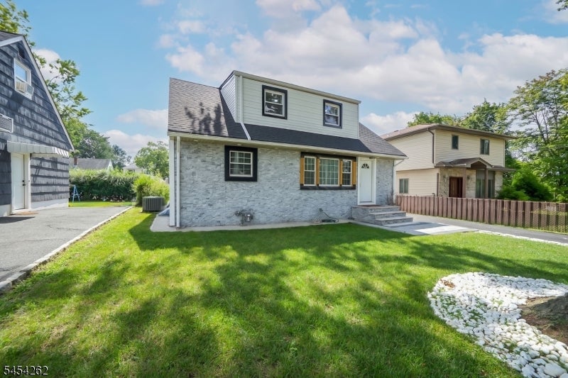 5 Briar Ln