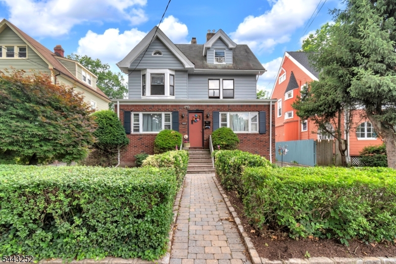 558 Argyle Ave 2