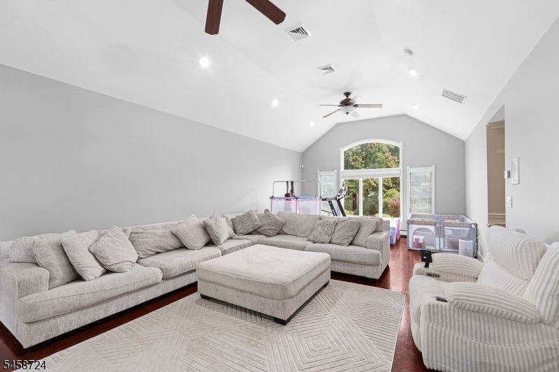 127 Mountain Cir