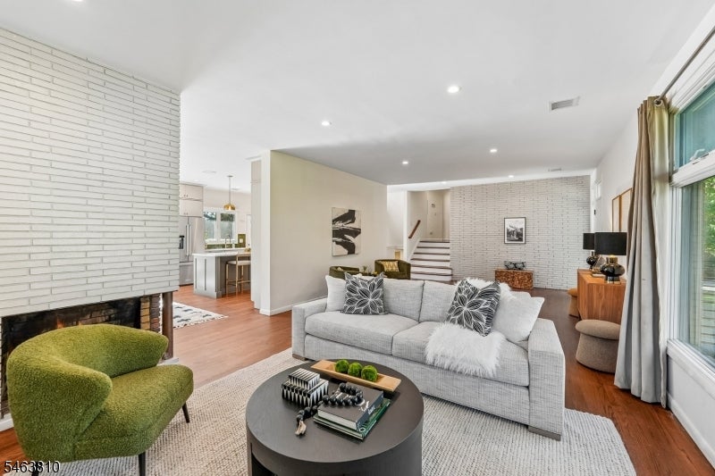 8 Foster Ct