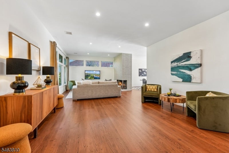 8 Foster Ct