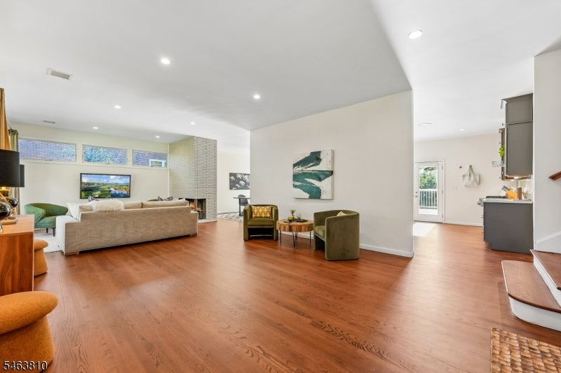 8 Foster Ct