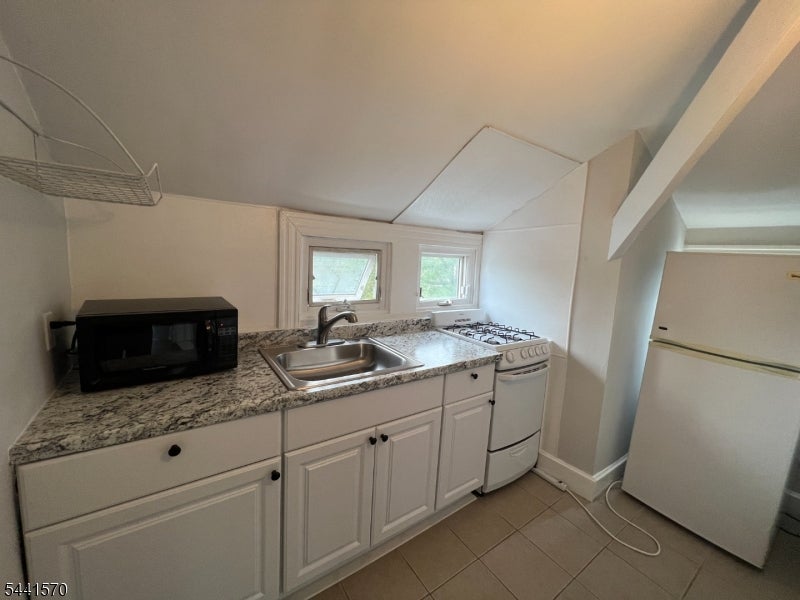 206 Bellevue Ave Apt 3 3
