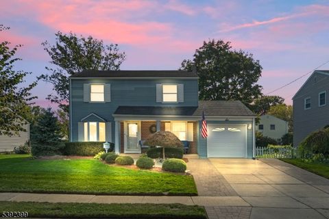 Photo of 6 Briar Rd, Freehold, NJ 07728 (MLS # 3993628)