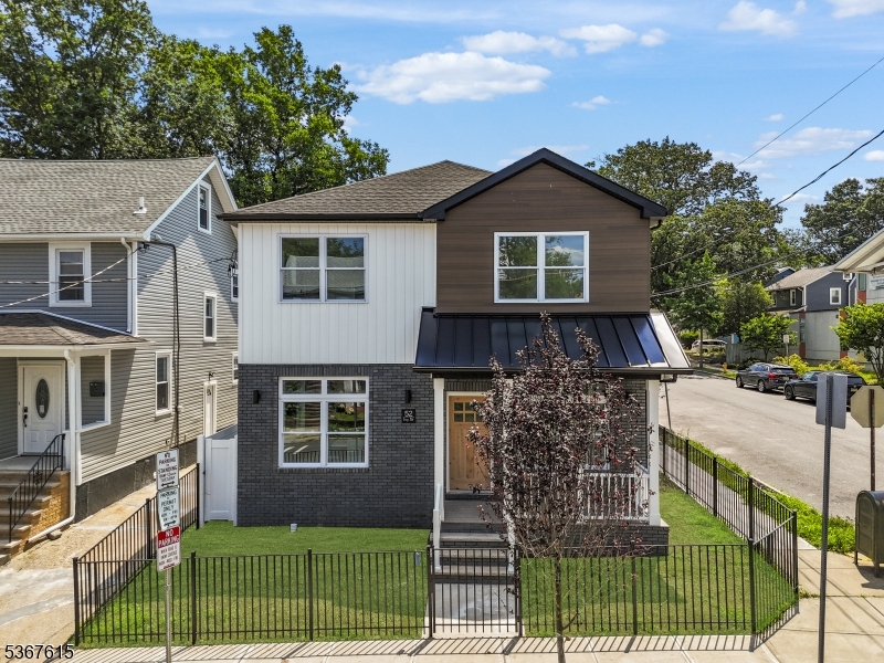 52 Ivy St
