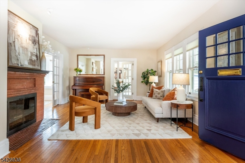 33 Erwin Park Rd