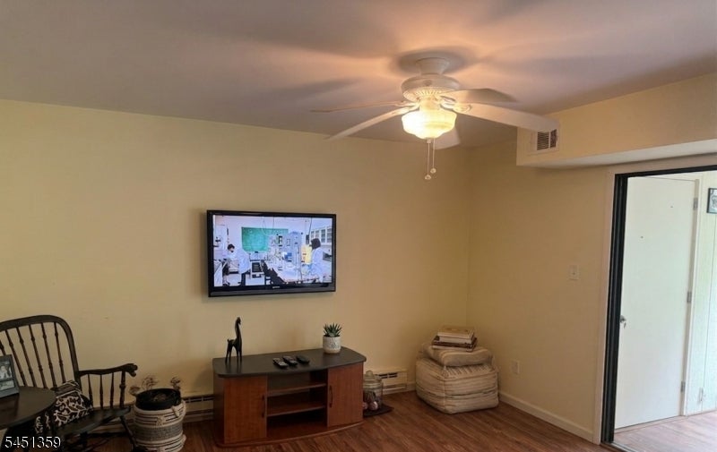 32 Dickinson Ct