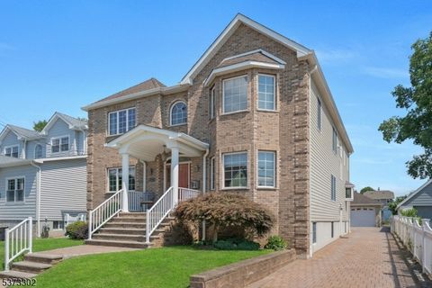 Photo of 748 6Th St, Lyndhurst, NJ 07071 (MLS # 3995906)