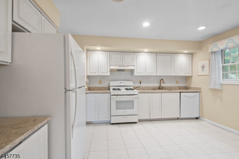 2 Tanglewood Dr